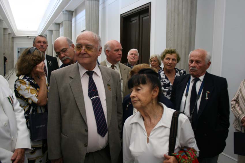 Członkowie Związku Sybiraków w Południowej Afryce podczas zwiedzania parlamentu